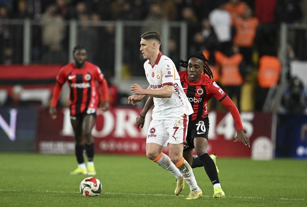 Sallai Roland megkapta a negyedik sárga lapját a török bajnokság jelenlegi idényében, a Fenerbahce ellen eltiltás vár a Galatasaray magyar játékosára