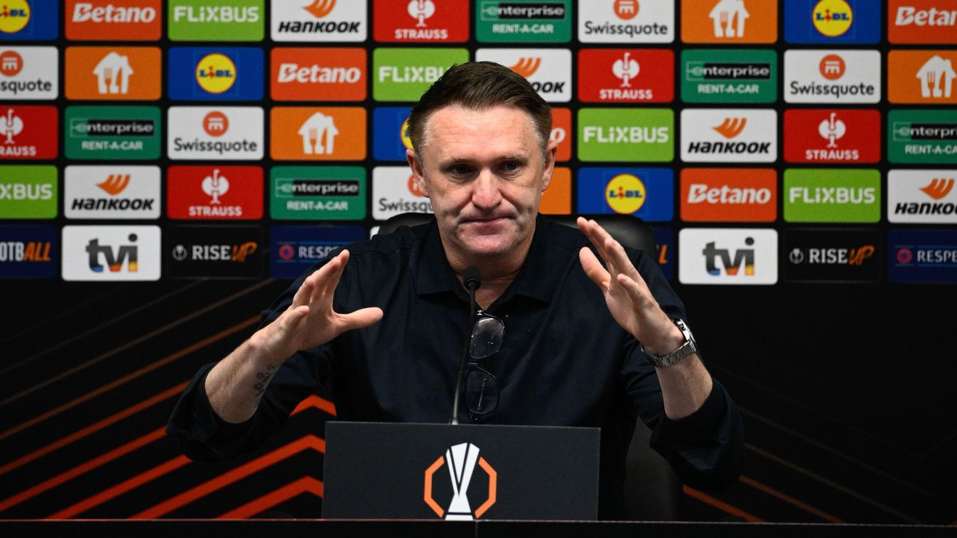 Robbie Keane
Braga, 2026. március 18.
Robbie Keane, a Ferencváros vezetőedzője a labdarúgó Európa-liga nyolcaddöntőjében játszott SC Braga - Ferencvárosi TC visszavágó mérkőzés után tartott sajtótájékoztatóján a Braga Városi Stadionban 2026. március 18-án
