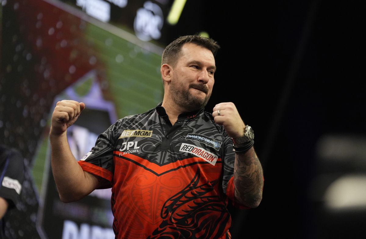 Jonny Clayton menetel, a darts Premier League éllovasa már négy állomásgyőzelemnél jár, Rotterdamban Luke Littler sem tudta megállítani