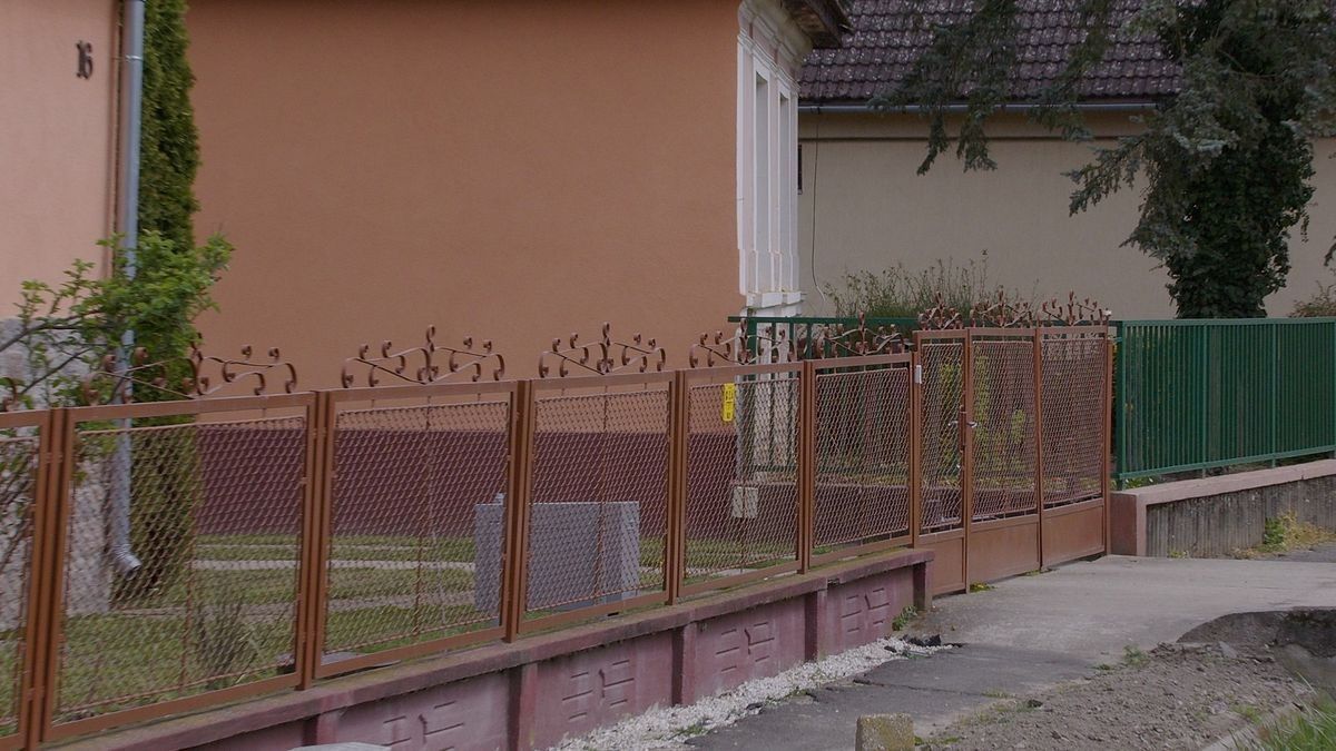 Halálos csapda a kertben: megnyílt a föld a szabolcsi kismama alatt, tíz métert zuhant