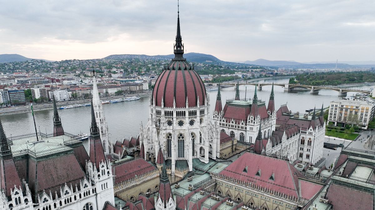 Tárgyalóasztalhoz ültek a pártok, formálódik az új Országgyűlés