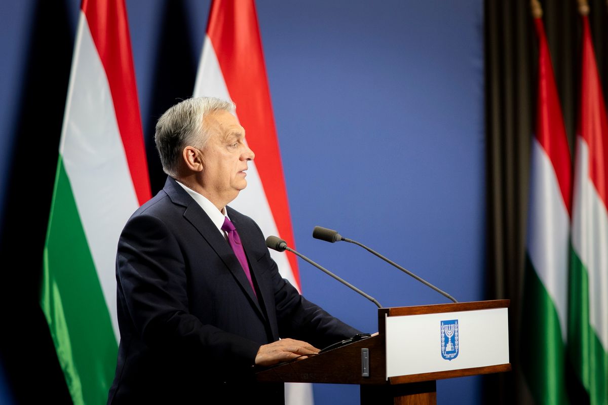 Budapest, 2025. április 3.
A Miniszterelnöki Sajtóiroda által közreadott képen Orbán Viktor miniszterelnök a Benjámin Netanjahu izraeli kormányfővel a tárgyalásuk után tartott közös sajtótájékoztatón a Karmelita kolostorban 2025. április 3-án.
MTI/Miniszterelnöki Sajtóiroda/Fischer Zoltán