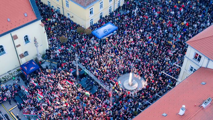 Egy tűt sem lehetett leejteni Szombathelyen Orbán Viktor országjárásán