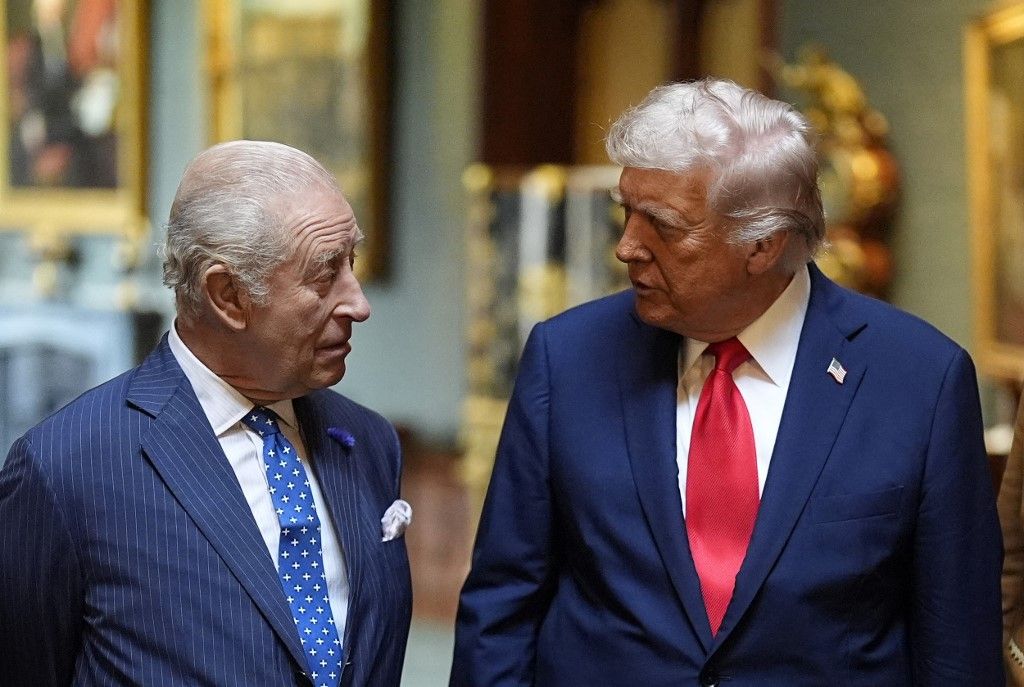 Britain's King Charles III (L) talks with US President Donald Trump during a formal farewell at Windsor Castle, in Windsor, on September 18, 2025, on the second day of their second State Visit. After the royal hospitality and pageantry, US President Donald Trump's unprecedented second state visit to the UK takes a serious turn on Thursday when he is hosted by Prime Minister Keir Starmer for wide-ranging talks. Starmer will greet Trump on the second day of the visit at his country residence, Chequers, with pressing issues such as trade, Ukraine and Gaza on the agenda. (Photo by Aaron Chown / POOL / AFP)