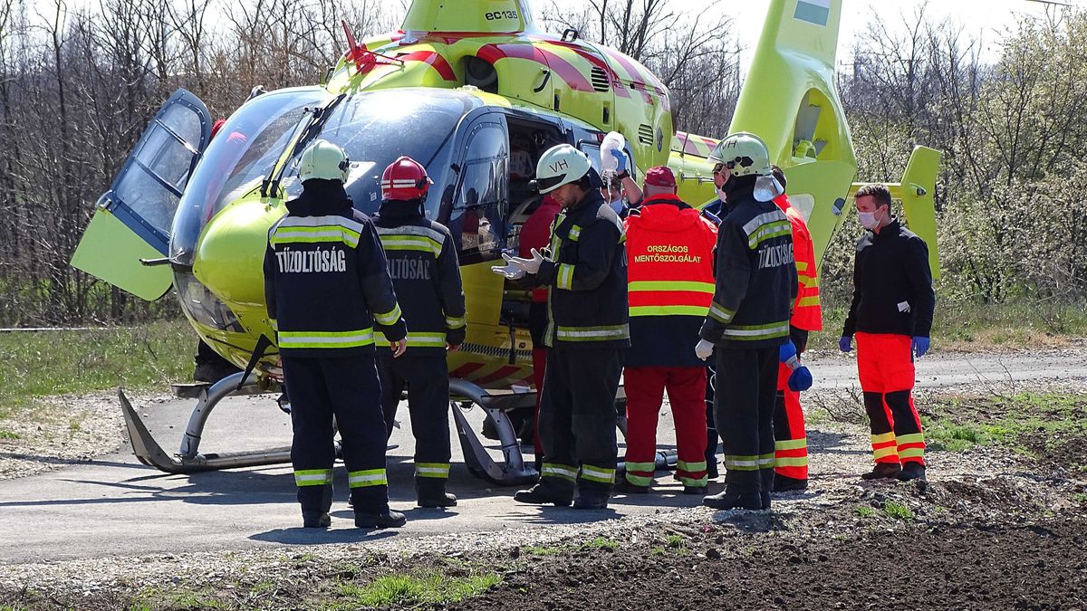 Személyautó és kisbusz ütközött Tatabányánál, mentőhelikopter is érkezett a helyszínre