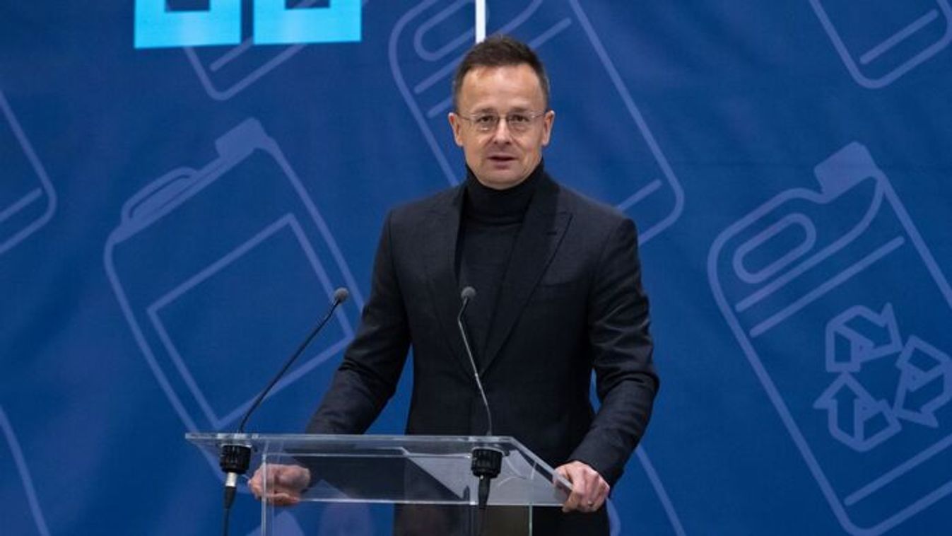 Peter Szijjarto, Minister of Foreign Affairs and Trade, delivers a speech at the inauguration ceremony of the Hód Plast Ltd. facility in Algyo (Photo: MTI/Tamas Olah)