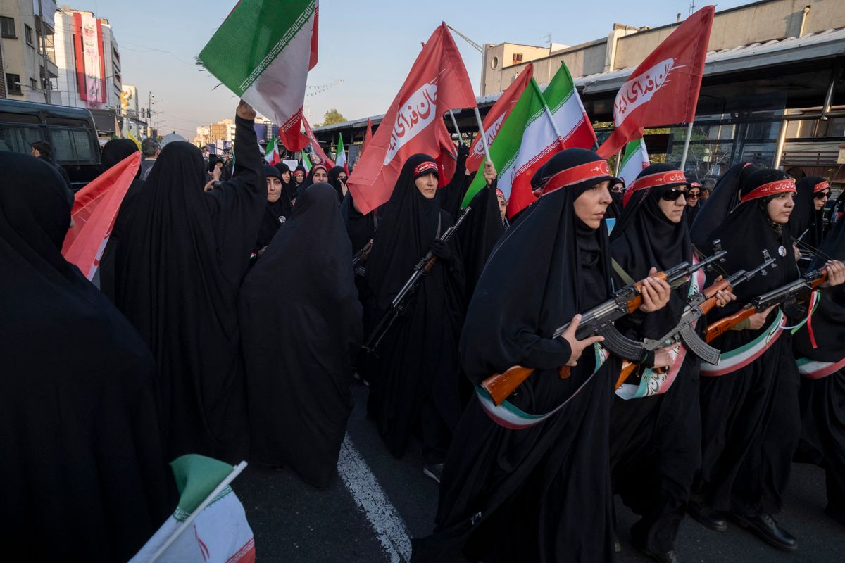 Irán alig egy nappal azután hogy megnyitotta, ismét lezárta a Hormuzi-szorost