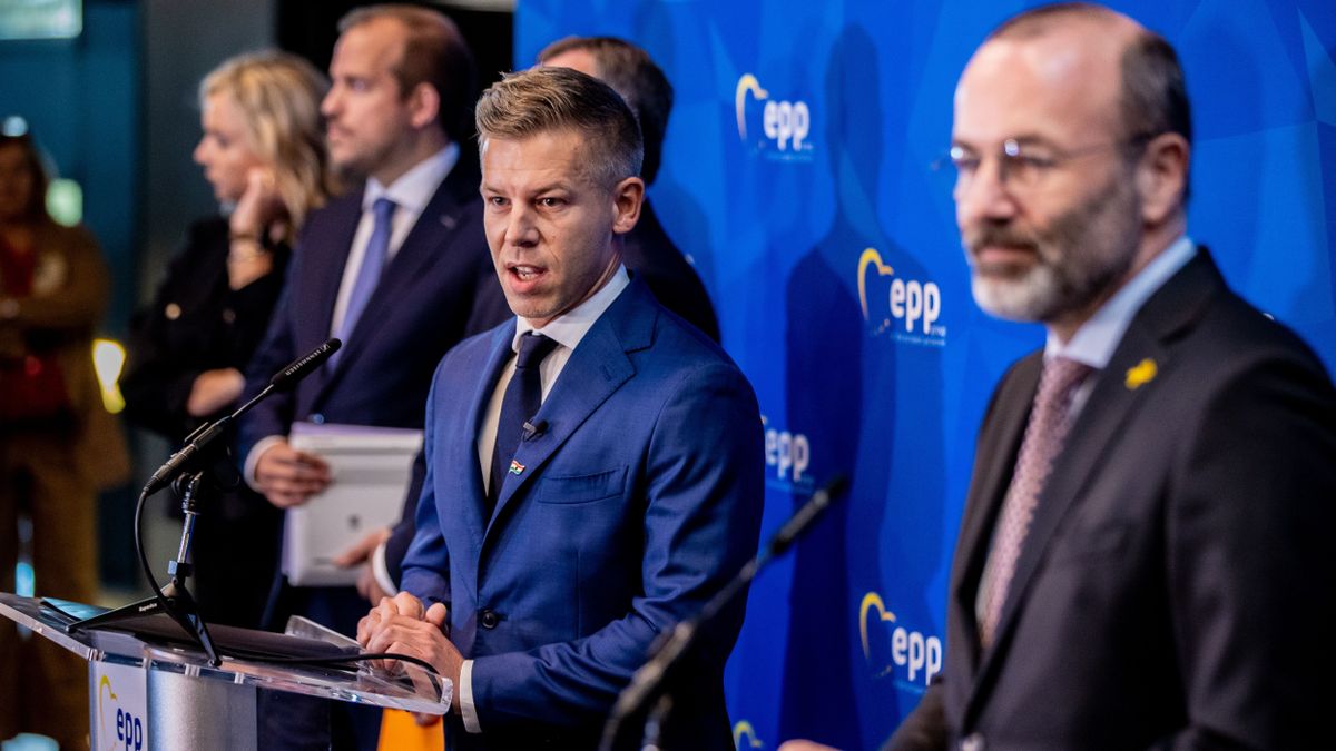 Újra felhúzzák az uniós zászlót a Parlamentnél