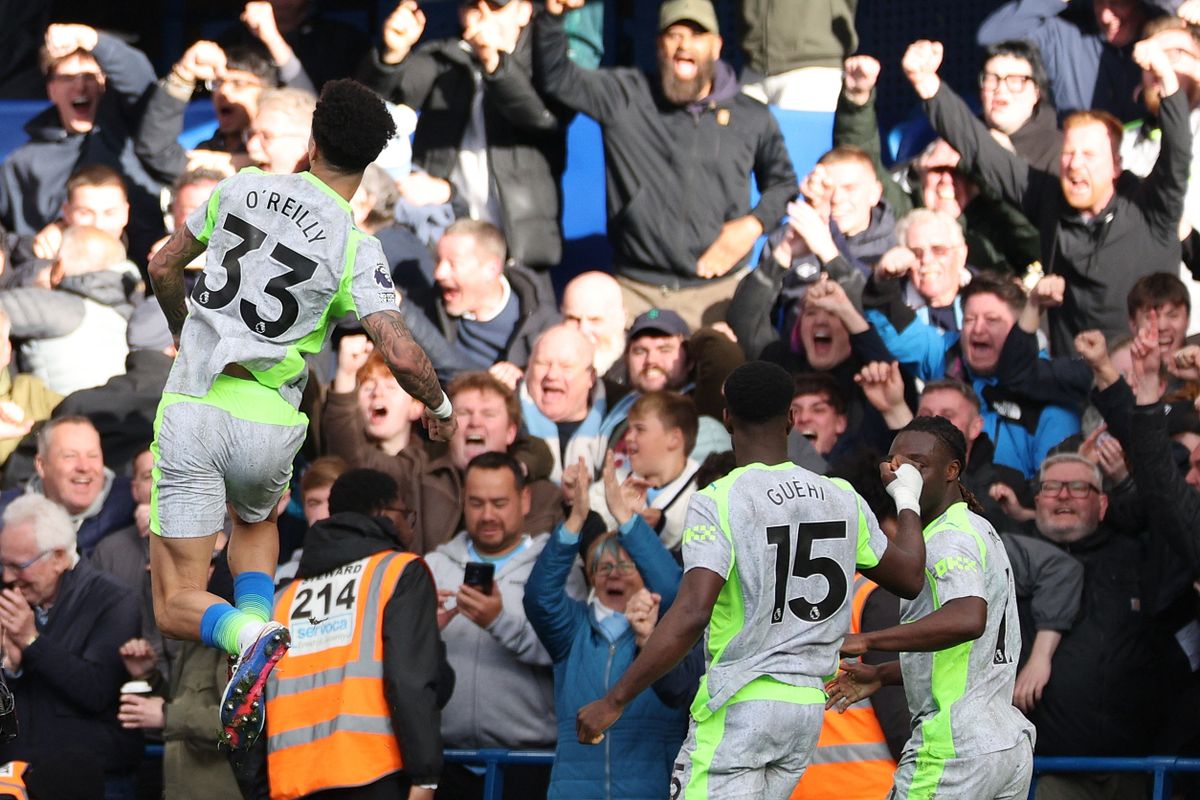 Nico O'Reilly szerezte a Manchester City első gólját a Chelsea ellen, később viszont le kellett cserélni sérülés miatt a PL-rangadón