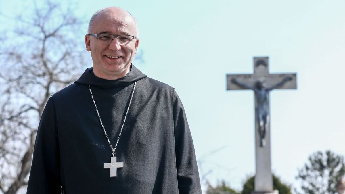 „A béke magától nem jön létre. A békét keresni kell és dolgozni érte” – Hortobágyi T. Cirill pannonhalmi főapát a Magyar Nemzetnek