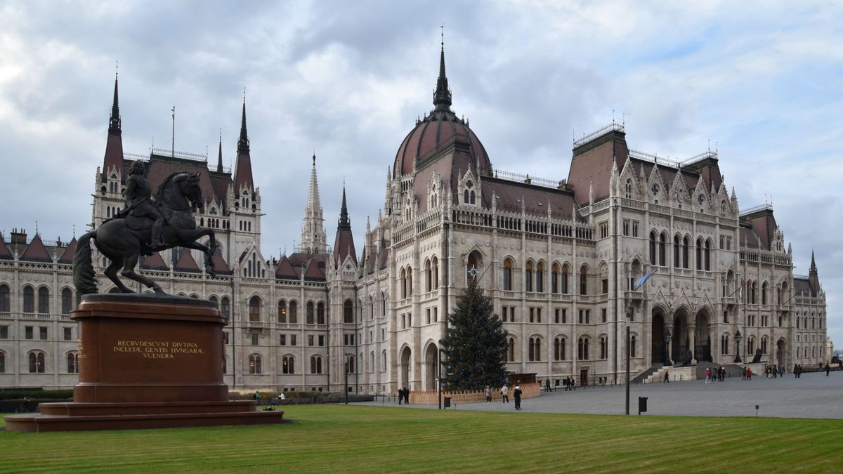 Nem a karmelitában lesz Magyar Péter irodája