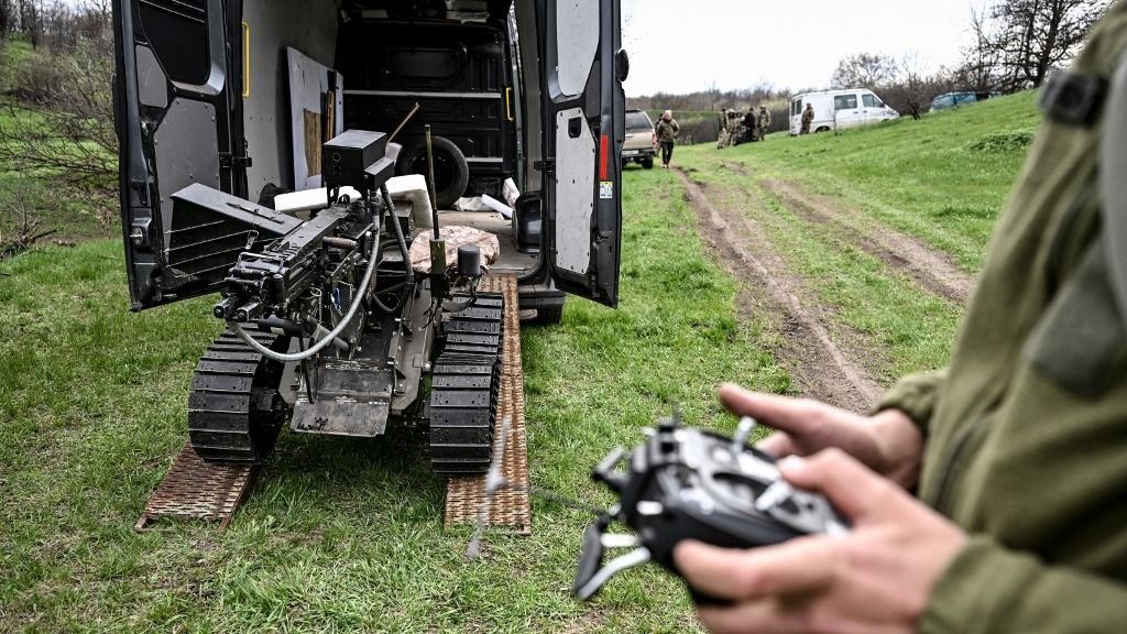 A cél az, hogy már idén a gyalogság egyharmadát robotokkal és drónokkal váltsák ki