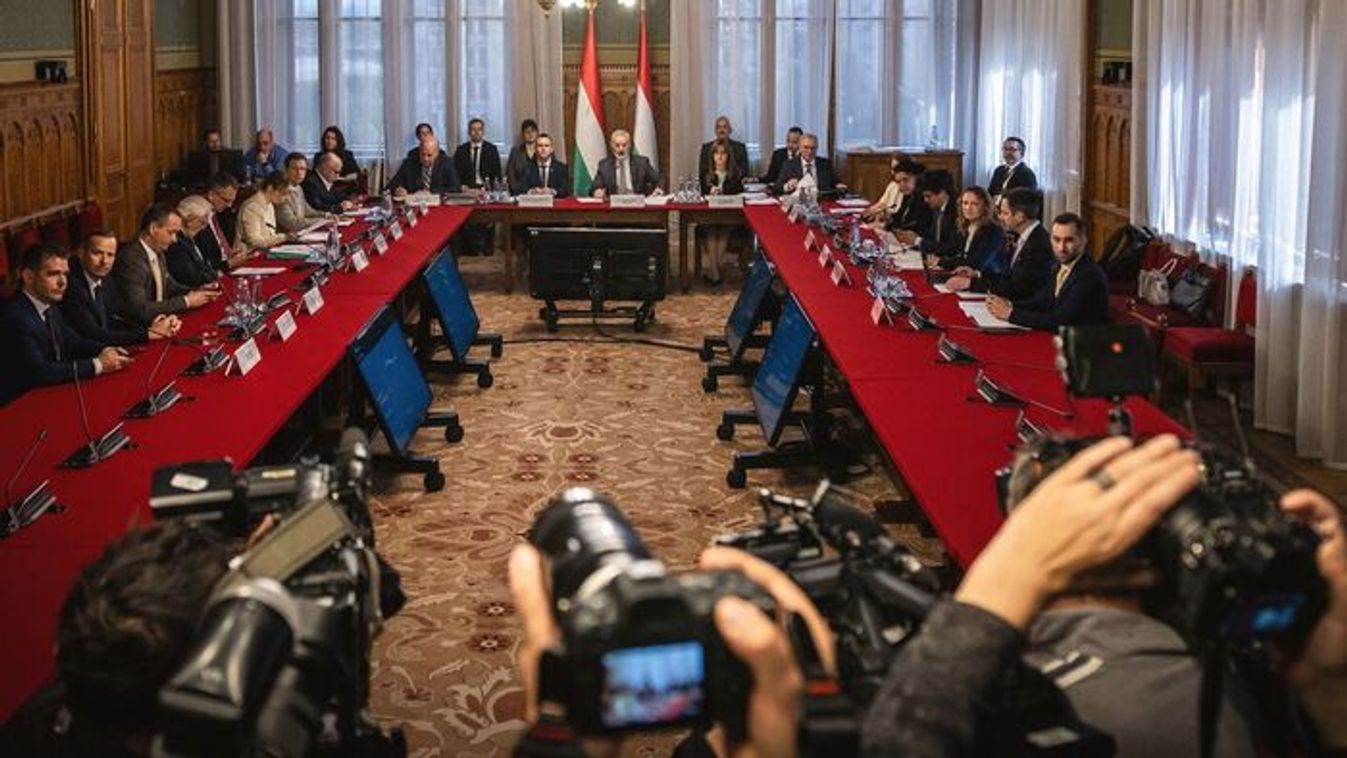 Consultation on the operation of the new National Assembly (Photo: Attila Polyak)