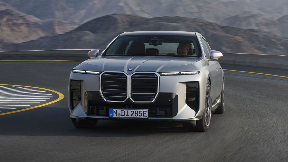 Megszépült a legnagyobb BMW, és megkapta a magyar gyártású iX3 technikáját