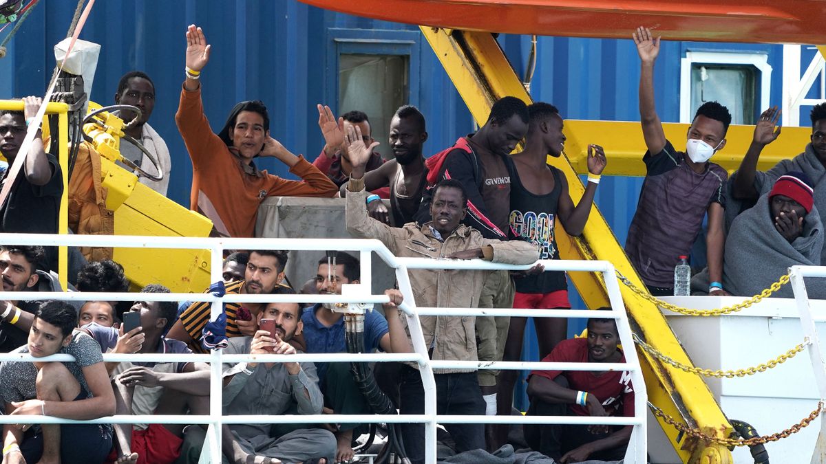 Fényes nappal akart megsütni egy macskát a szabad ég alatt egy migráns