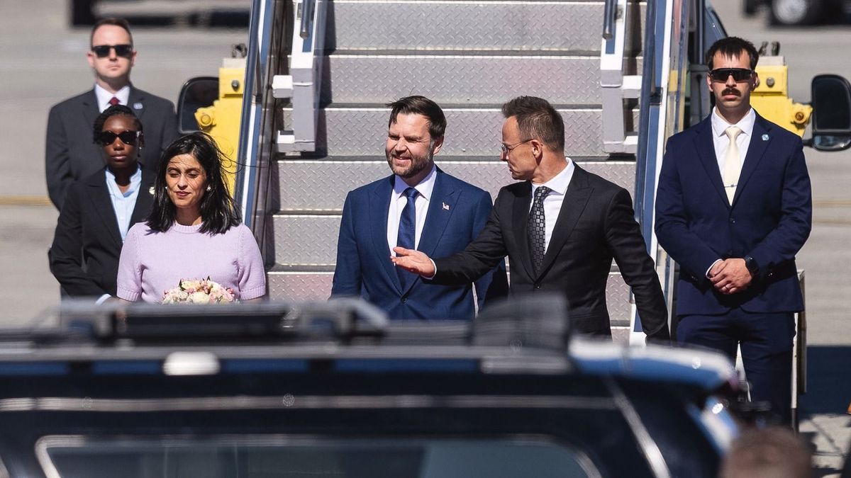 J. D. Vance a Hősök terén + videó