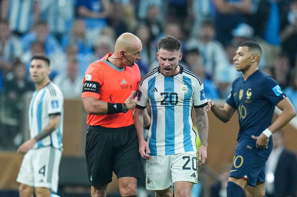 A legutóbbi labdarúgó-világbajnokság döntőjén bíráskodó Szymon Marciniak a 2026-os foci vb játékvezetői között is szerepel