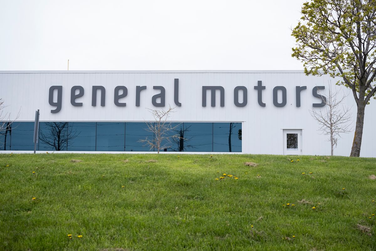 A Pentagon szeretné az autógyártókat is bevonni a védelmi képességek növelésébe