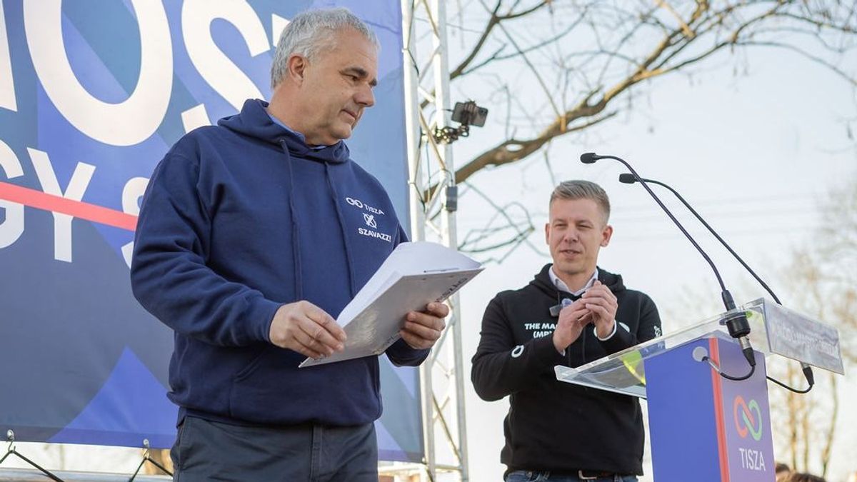 Ez a tiszás tempó: válaszok helyett rendőrt hívott a Hír TV stábjára Magyar Péter szerencsi jelöltje + videó