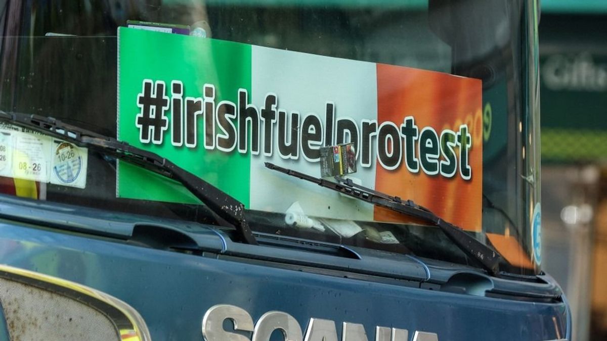 Vége a türelemnek: traktorok és kamionok foglalták el az utakat + videó