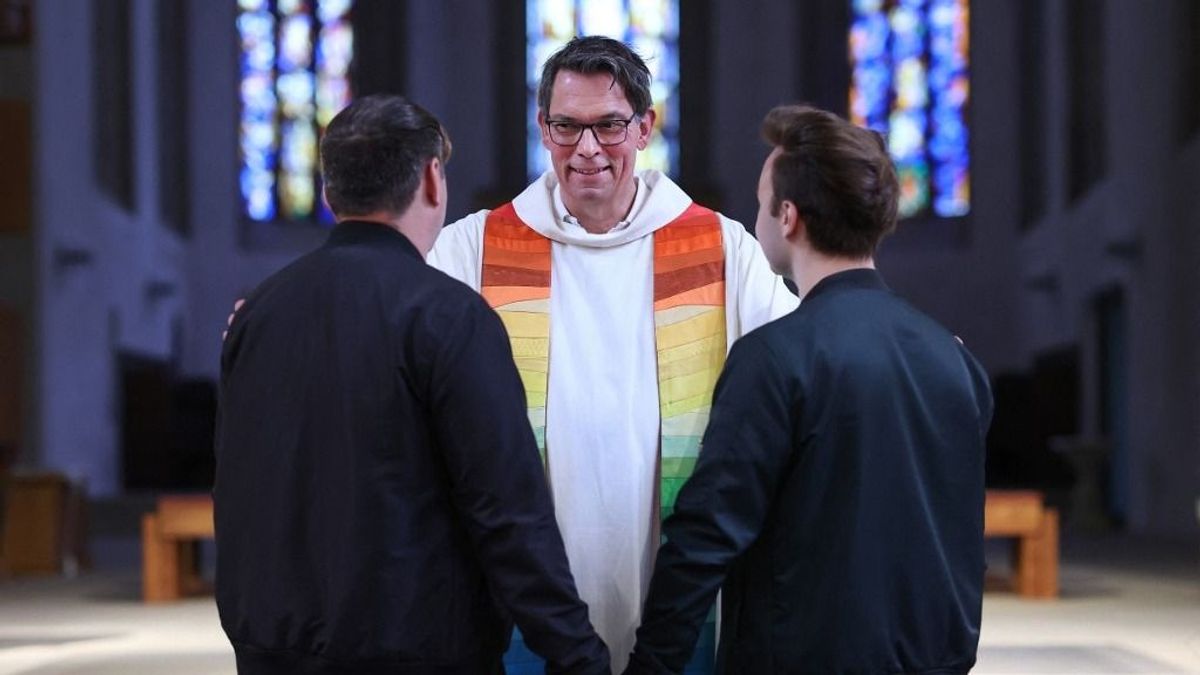 Egy német bíboros engedélyezte az azonos nemű párok megáldását