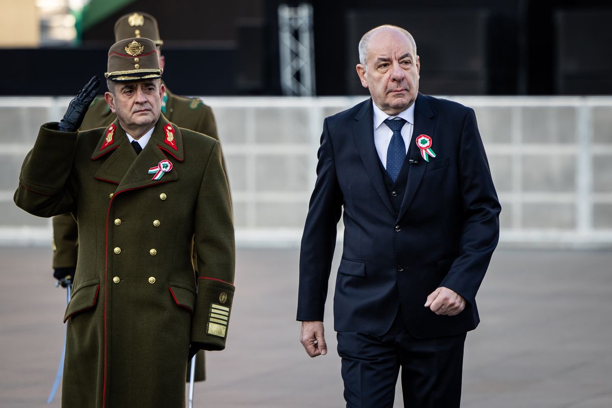 20260315 Budapest
Katonai tiszteletadás mellett felvonják a nemzeti lobogót az 1848-49-es forradalom és szabadságharc 178. évfordulóján az Országház előtti Kossuth Lajos téren
fotó: Ladóczki Balázs (LB)
MW
képen: Böröndi Gábor vezérezredes, a Honvéd Vezérkar főnöke, Sulyok Tamás köztársasági elnök