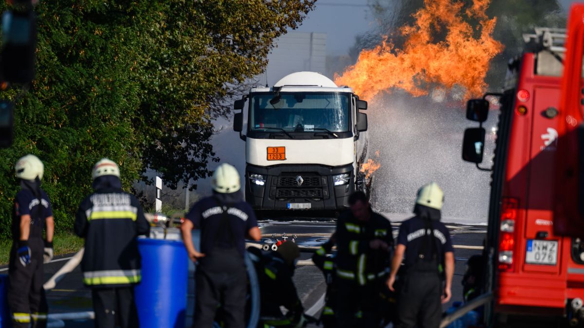 Kigyulladt kamion miatt kellett lezárni az M43-as autópályát Makó közelében