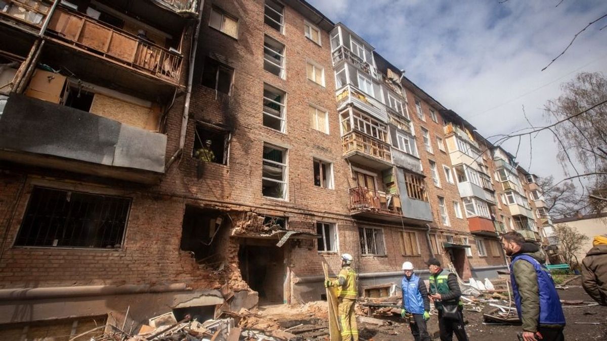 Megsemmisült autók, megrongált házak – orosz drónok támadtak Szumiban