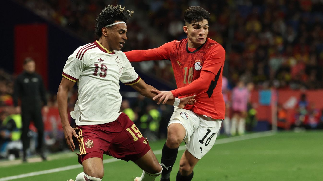 Lamine Ymal (balra) is aljas, rasszista támadás áldozata lett a spanyolok meccsén