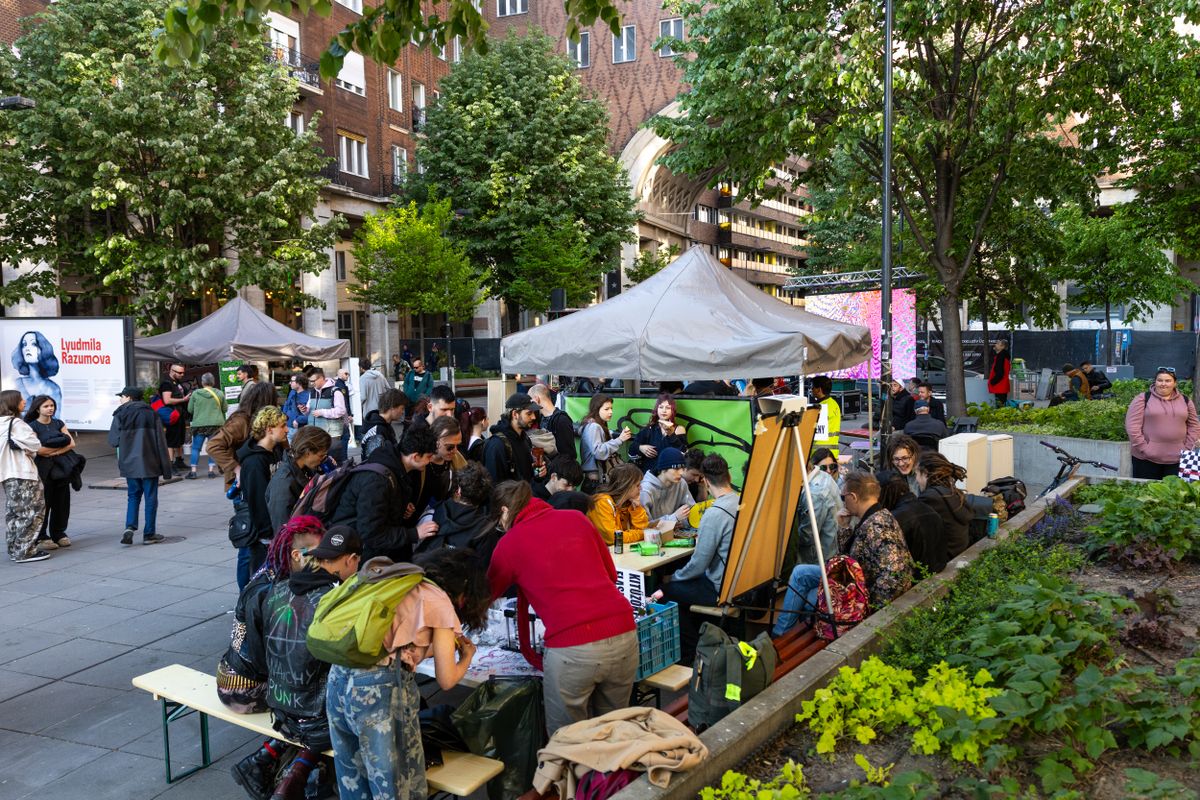 Drogháború ellenes gyűlés a Madách téren
Magyar Kétfarkú Kutya Párt - MKKP
