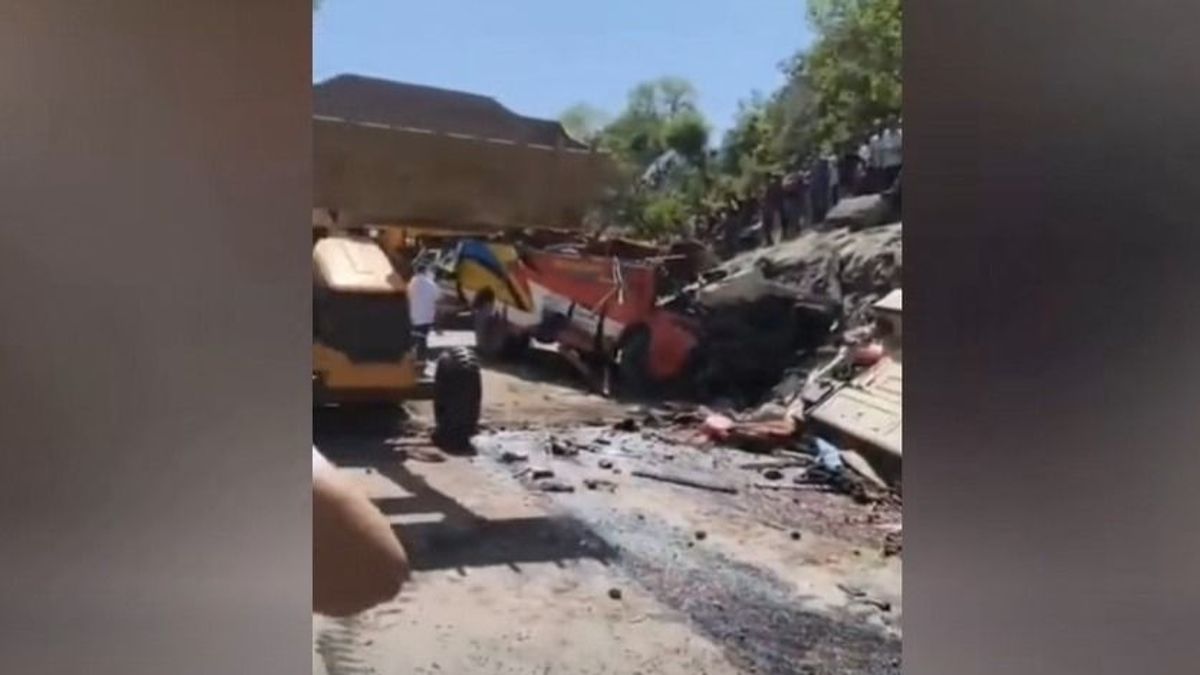 Szakadékba zuhant egy busz Kasmírban, több mint 20 halálos áldozat + videó