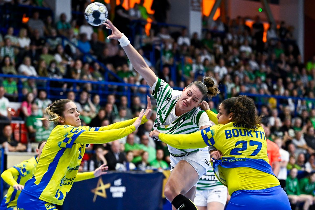 Érd, 2026. április 19.
Emily Vogel, a Ferencváros (k), valamint Lylou Borg (b) és Sarah Bouktit, a Metz HB játékosai a női kézilabda Bajnokok Ligája negyeddöntőjében játszott FTC-Rail Cargo Hungaria - Metz Handball első mérkőzésen az Érd Arénában 2026. április 19-én.
MTI/Hegedüs Róbert