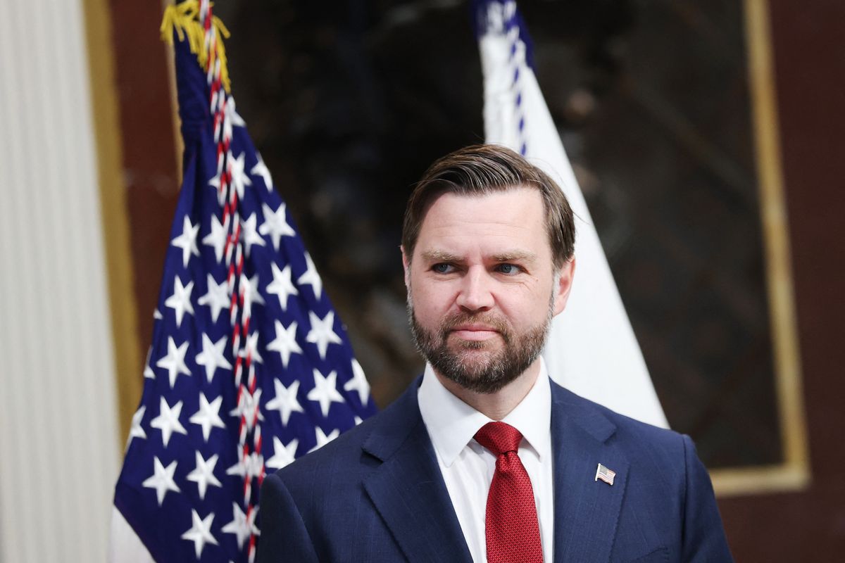 J.D. Vance látogatása a választások előtt egy ismételt jele a Trump–adminisztráció töretlen támogatásának