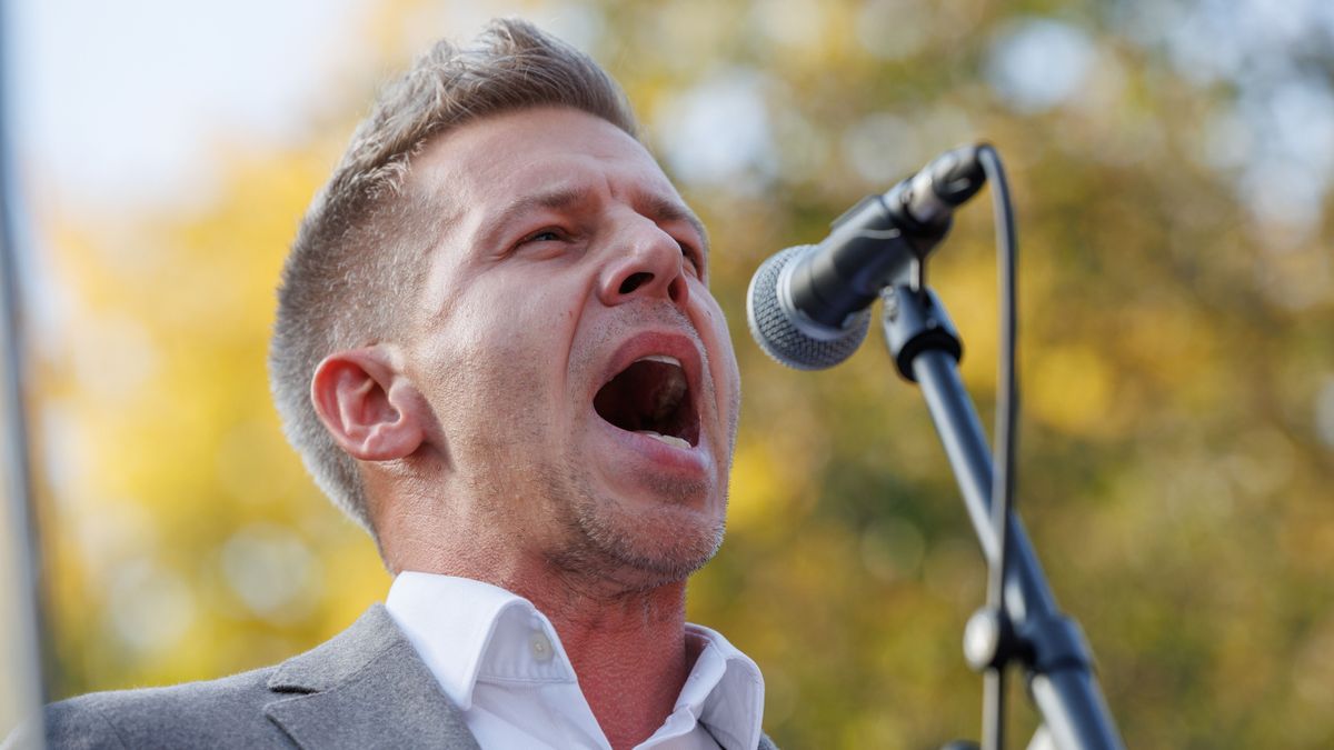 Az agresszív tiszások mindenkibe belekötnek, itt az újabb videó