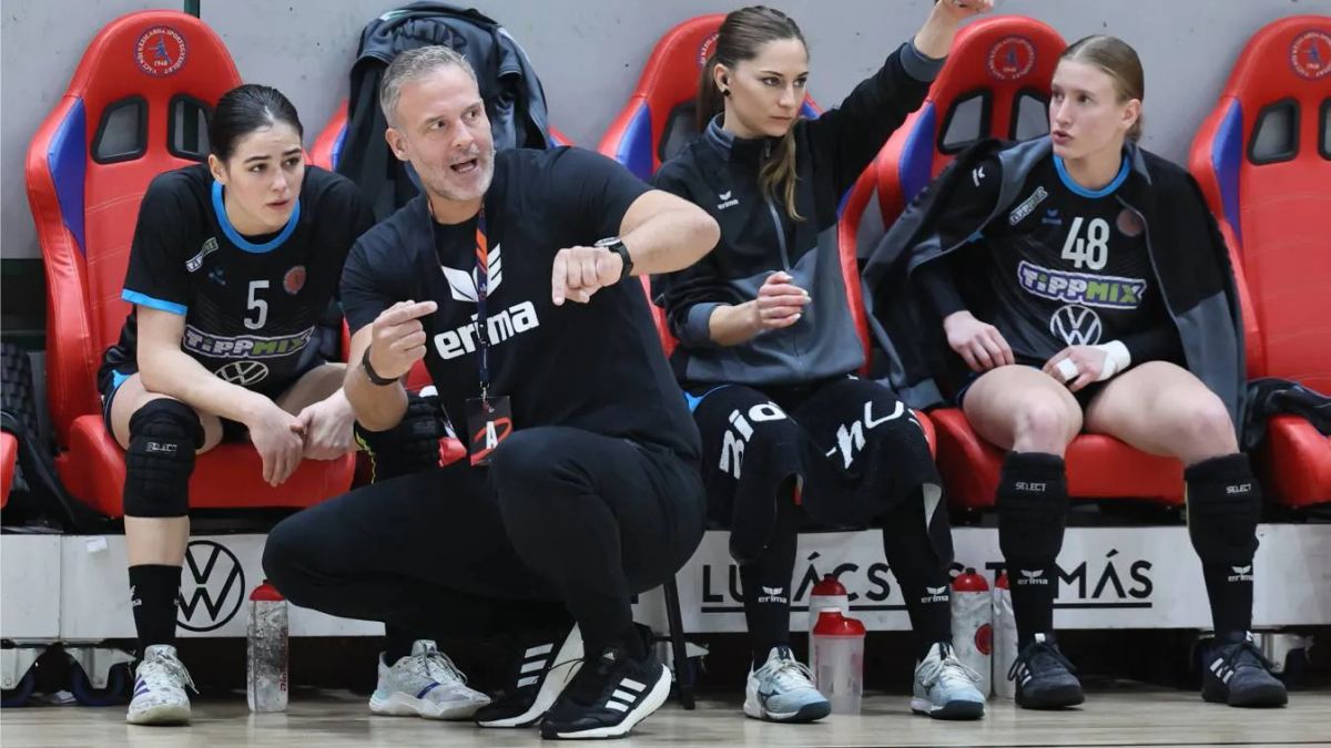 Kollégája Elek Gábor mellett borult ki, az Esztergom edzője elbúcsúzott tőle