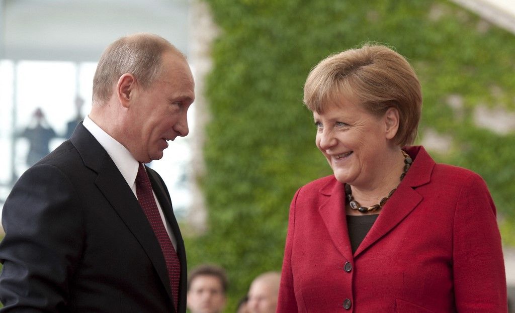 ARCHIVE PHOTO: Former Chancellor Angela Merkel and Vladimir PUTIN. Chancellor Angela MERKEL and Vladimir PUTIN visit and reception of the Russian President with military honors in the Federal Chancellery in Berlin, Germany on June 1st, 2012. (Photo by Annegret Hilse / SVEN SIMON / SVEN SIMON / dpa Picture-Alliance via AFP)