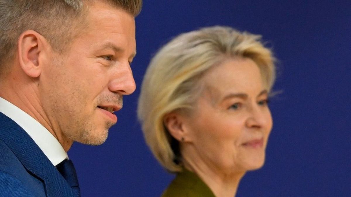 Nagy mosolyok lesznek, áttörés aligha – Magyar Péter üres kézzel távozhat Ursula von der Leyentől