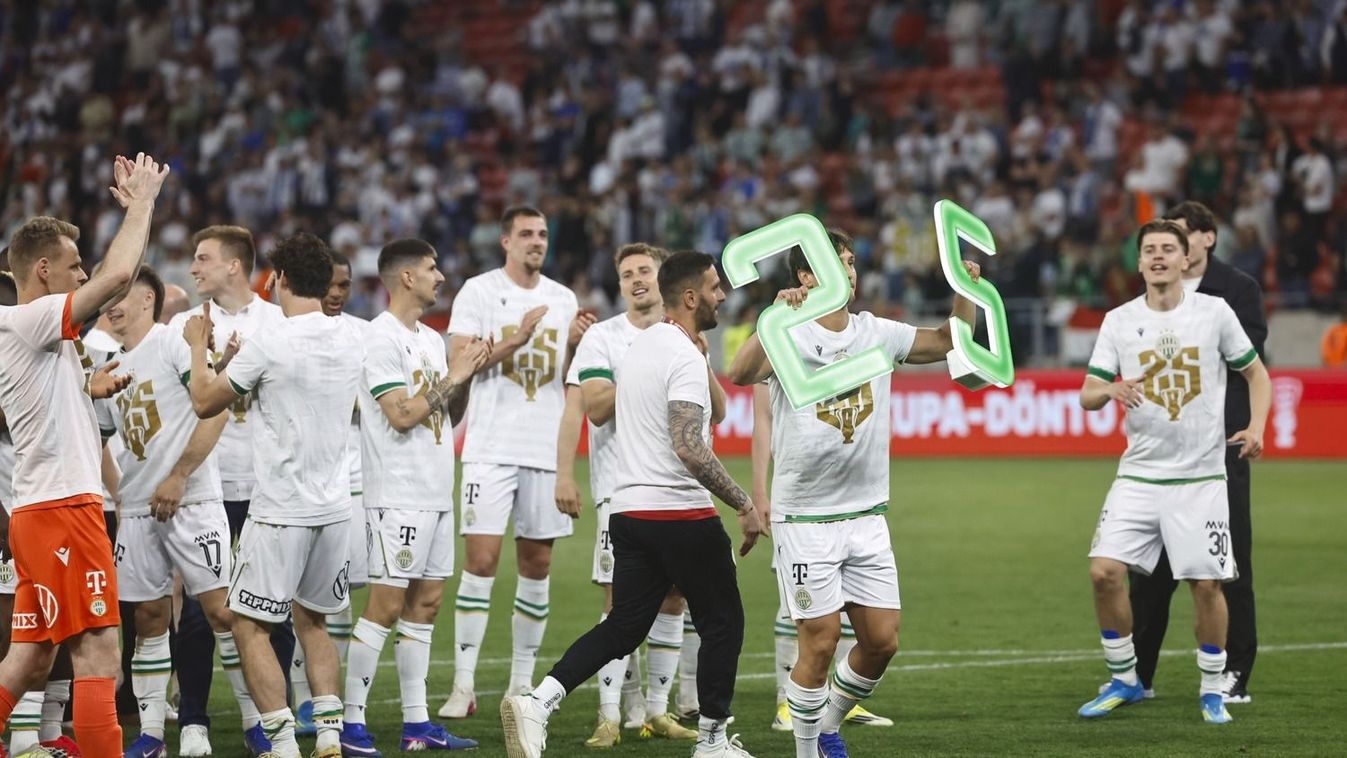 Az FTc játékosai nagy bulit csaptak a Puskás Aréna gyepén a kupagyőzelem után, amely a klub történetében már a 25.