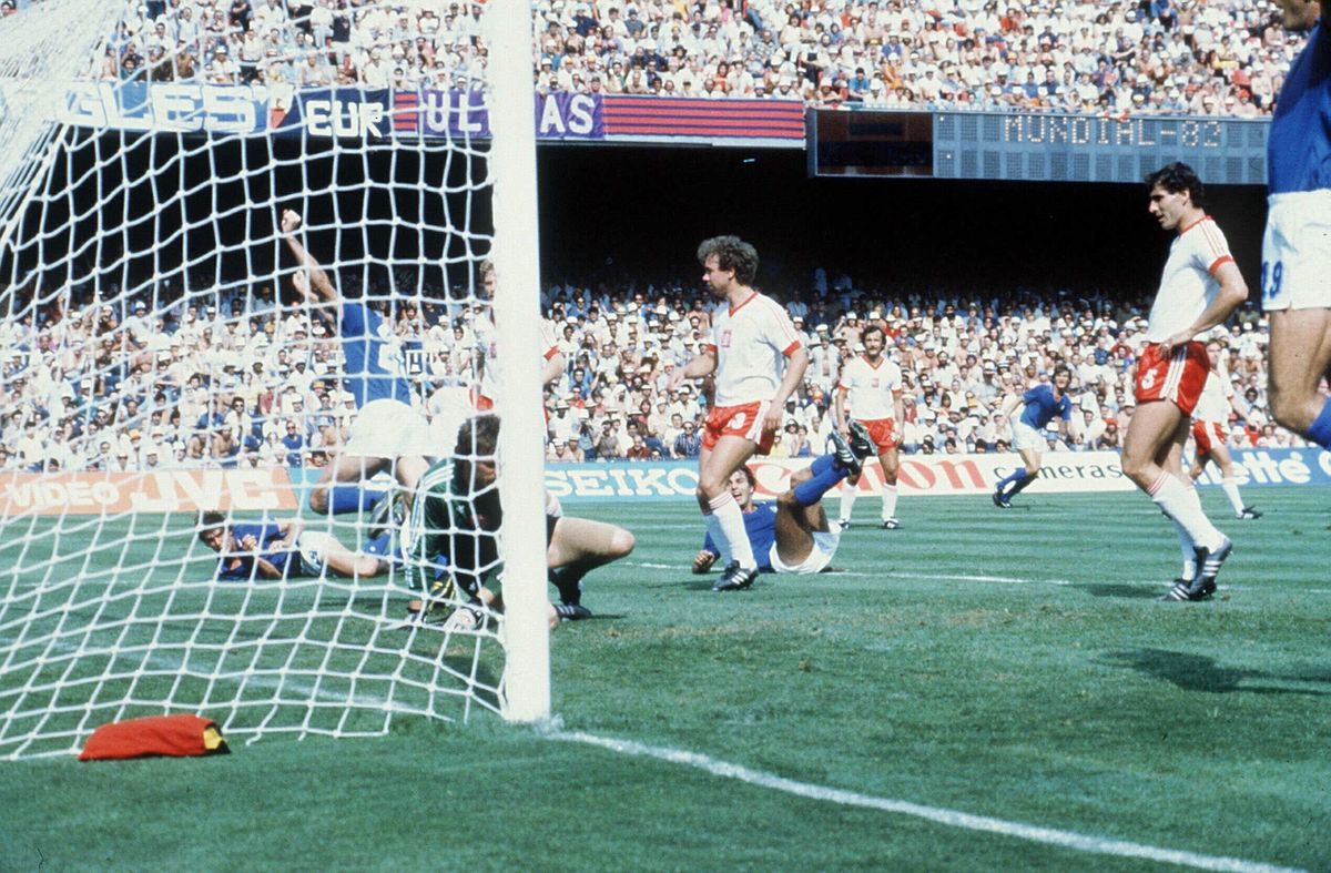 Barcelone, Stade Nou Camp 08/07/1982 Championnat de Football Espagne 1982. Demifinale Italie Pologne. Le but de Paolo Rossi. Photo Pentafoto ©Farabola/Leemage (Photo by leemage / Bridgeman Images via AFP)