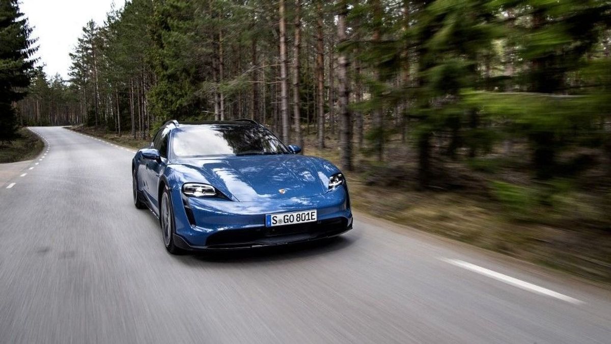 Így próbálkoznak a luxusautó-márkák az elektromos átállással - az egyiknek sikerül, a másiknak nem