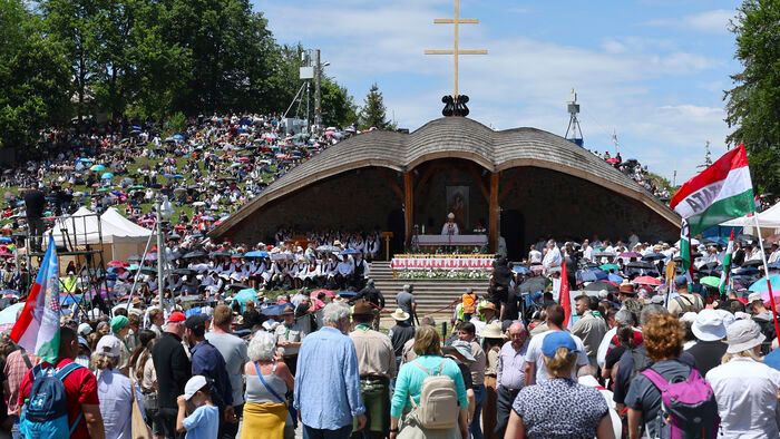 Románia 
Gyimesi búcsú
Csíksomlyói búcsú
Csíksomlyó
zarándoklat
Erdély