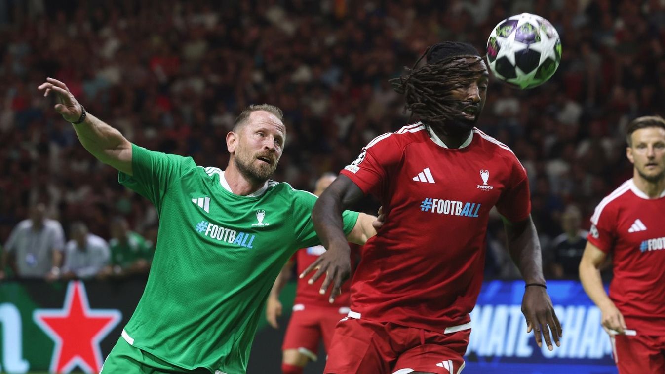 Torghelle Sándor (balra) William Gallas ellen nagy csatában a Legendák Tornája döntőjében