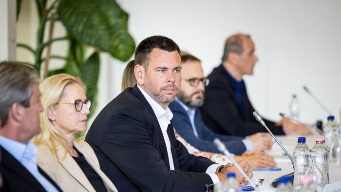 Ópusztaszer, 2026. május 13.

A Tisza-kormány első, kihelyezett ülése az Ópusztaszeri Nemzeti Történeti Emlékparkban 2026. május 13-án. Vitézy Dávid