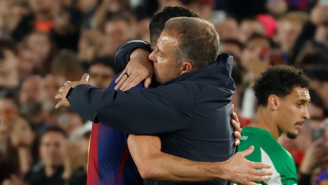 Hansi Flick
Barcelona, 2026. május 18.
Robert Lewandowski, az FC Barcelona játékosa (b) megöleli Hans-Dieter Flick vezetőedzőt a csapat színeiben játszott utolsó meccse végén a spanyol első osztályú bajnokság, a La Liga FC Barcelona-Real Betis mérkőzésén 