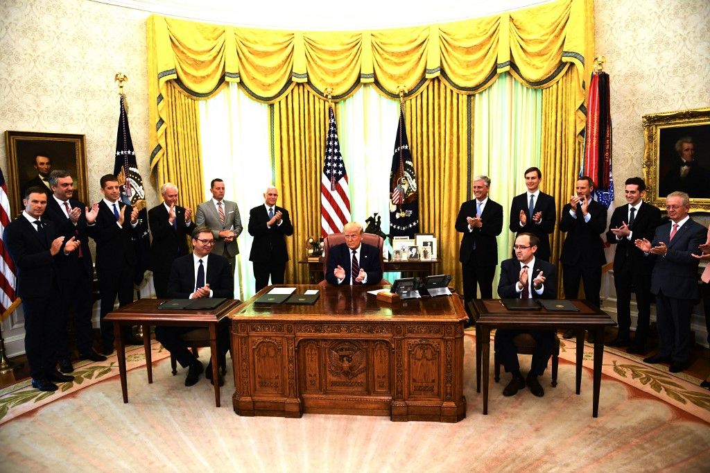 US President Donald Trump applauds after Kosovar Prime Minister Avdullah Hoti (R) and Serbian President Aleksandar Vucic (L) signed an agreement on opening economic relations, in the Oval Office of the White House in Washington, DC, on September 4, 2020. (Photo by Brendan Smialowski / AFP)