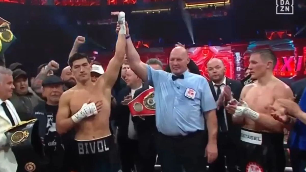 A boksz virtuóza visszatért és bohócot csinált az ellenfeléből