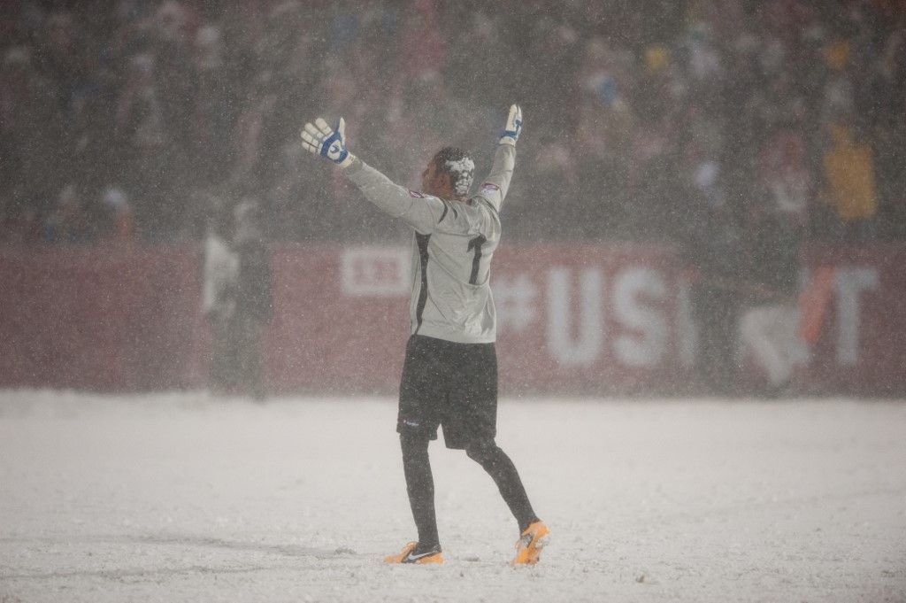 COMMERCE CITY, CO - MARCH 22: Goalkeeper Keilor Navas #1 of Costa Rica signals to his team during a FIFA 2014 World Cup Qualifier match between Costa Rica and United States at Dick's Sporting Goods Park on March 22, 2013 in Commerce City, Colorado.   Dustin Bradford/Getty Images/AFP (Photo by Dustin Bradford / GETTY IMAGES NORTH AMERICA / Getty Images via AFP)