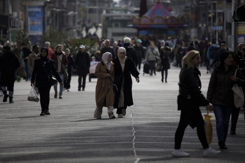 AUSTRIA; VIENNA; 20250312; People walk on Favoritenstrasse in Vienna's 10th district, Favoriten, on March 10, 2025. The district of Favoriten is one of Vienna's districts with a very high proportion of migrants. - 20250311_PD16829 (Photo by ALEX HALADA / APA-PictureDesk / APA-Images via AFP)