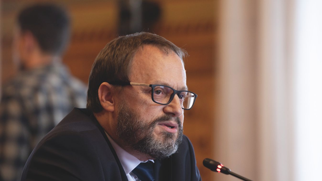 Kármán András pénzügyminiszter