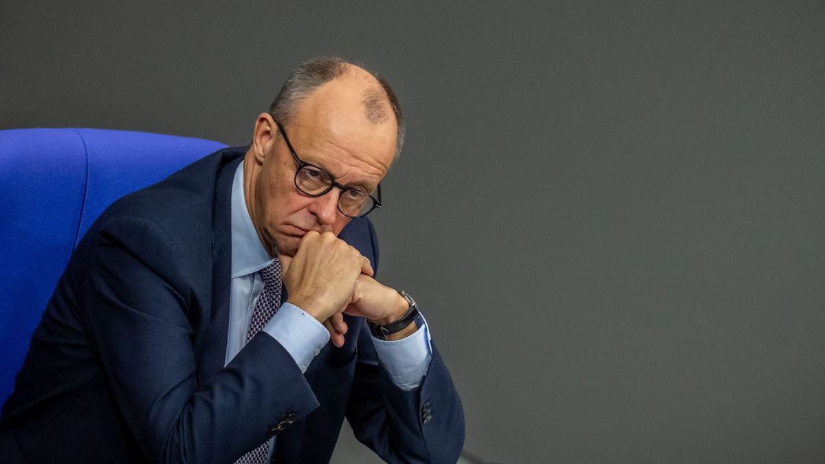 Merz vakarhatja a fejét: a német fiatalok nem akarnak háborúzni